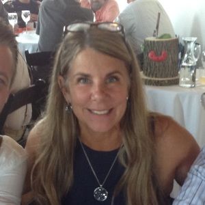 Meet your Posher, Lorie